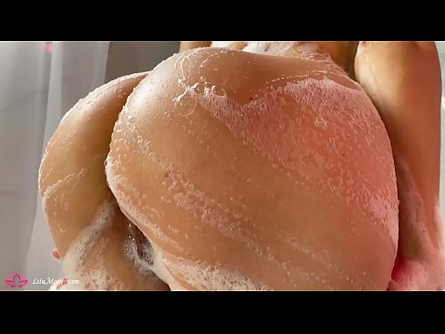❤️ Brunetka masturbuje kundičku s vibrátorom až do intenzívneho orgazmu v sprche ❤️ Super sex na sk.sexonfire.ru